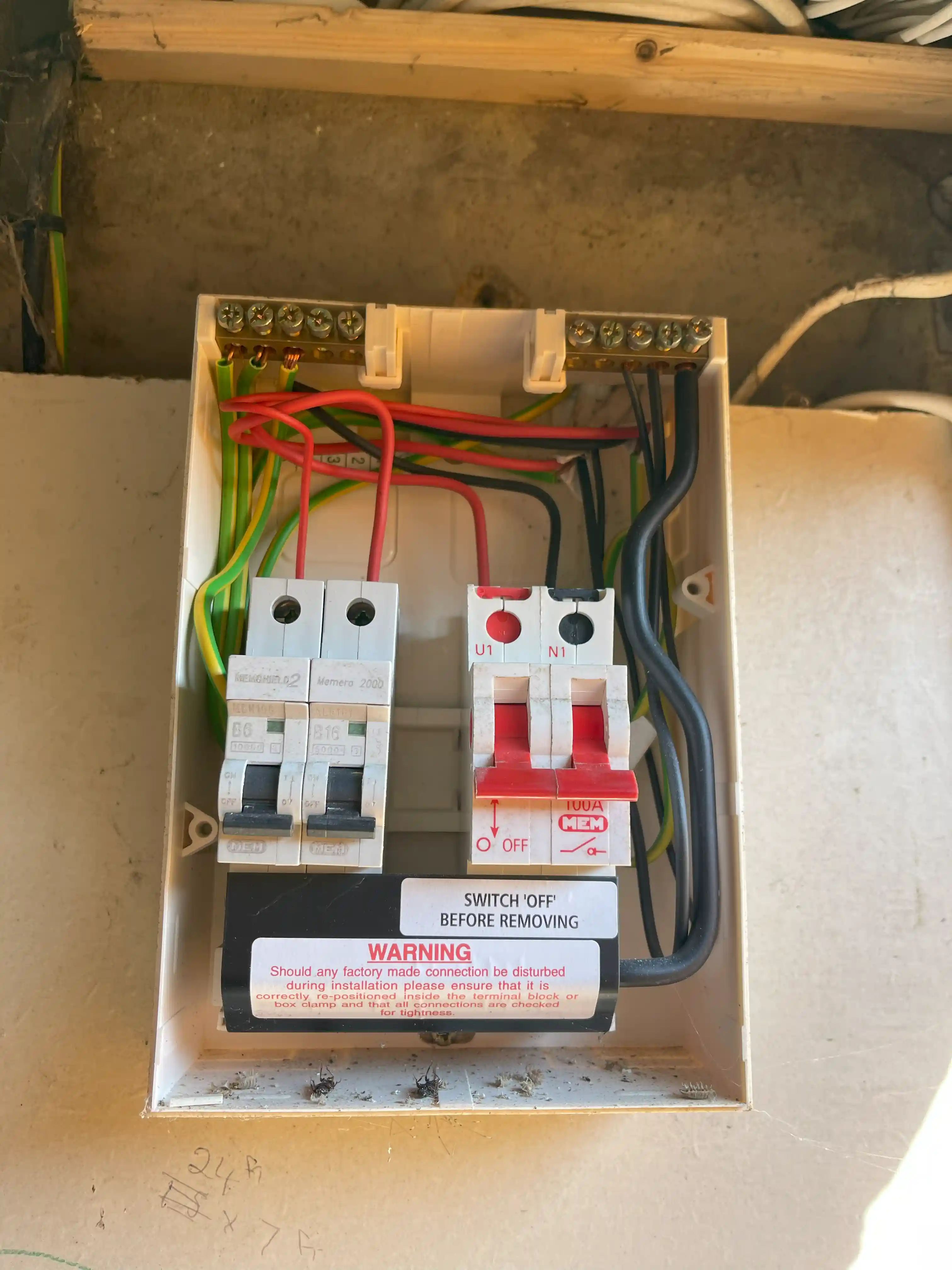 24 Hours Emergency Electrician near Crowthorne